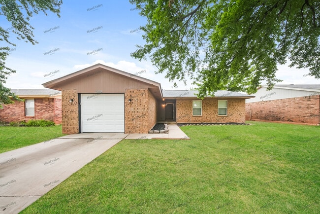Building Photo - 526 W Carson Dr