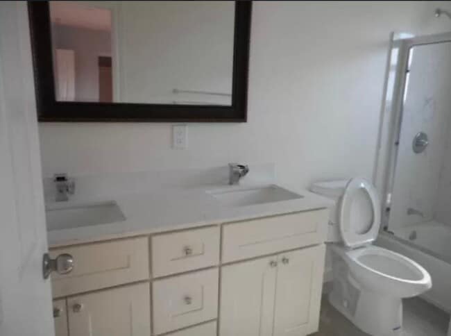 Photo - Beautiful & Cozy 4 Bedroom Home with Modern Upgrades!