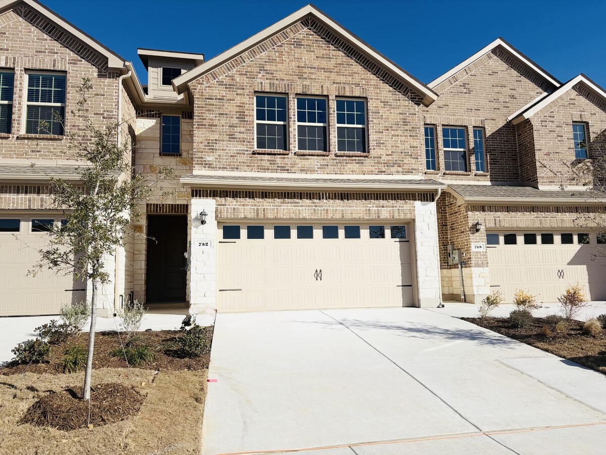 Photo - 752 Thorn Crk Dr