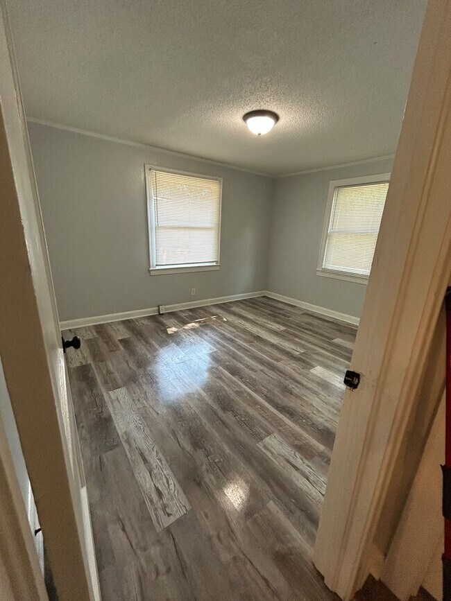231 W Lemly St