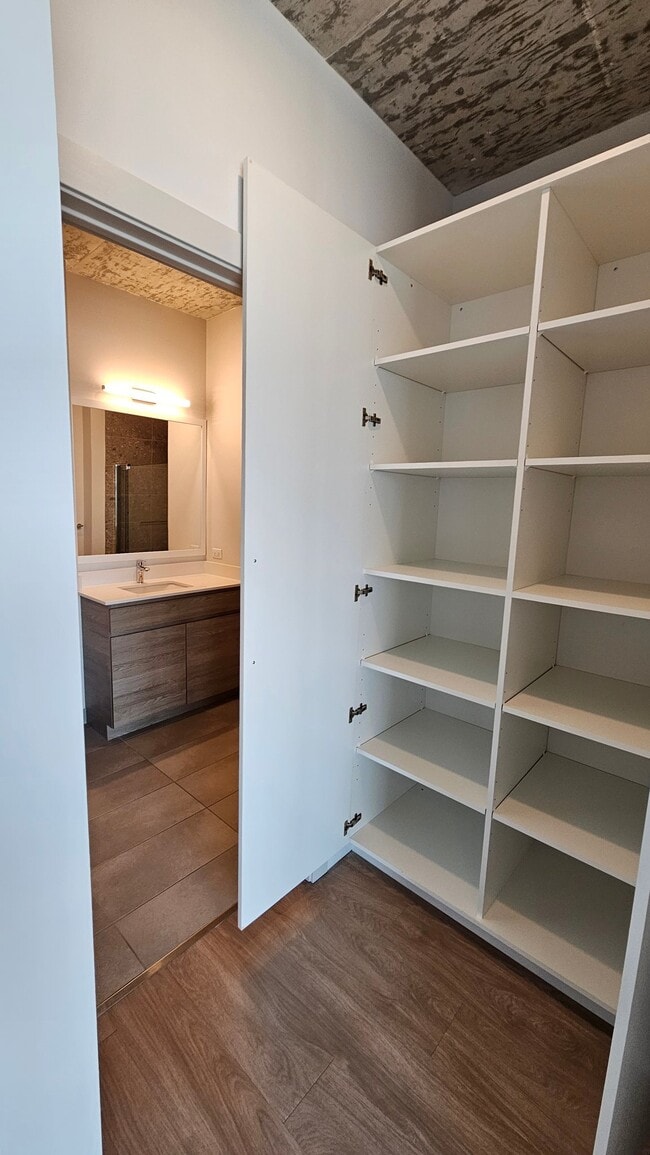 Photo - 208 W Chicago Ave