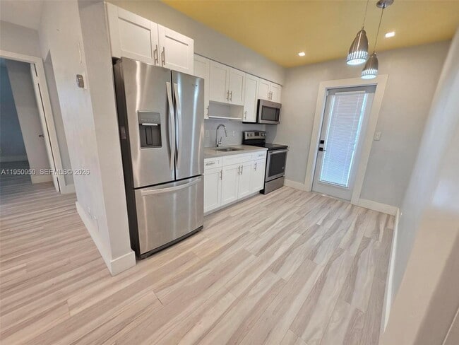 Photo - 250 NE 42nd St