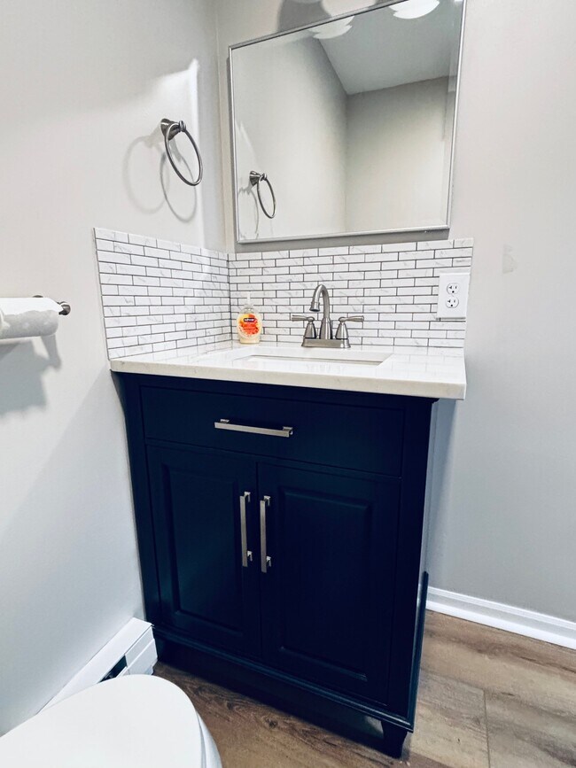 Photo - 981 Yale Ave