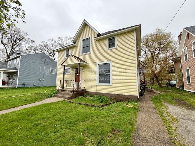 Building Photo - 1515 Hoyt St Unit 1