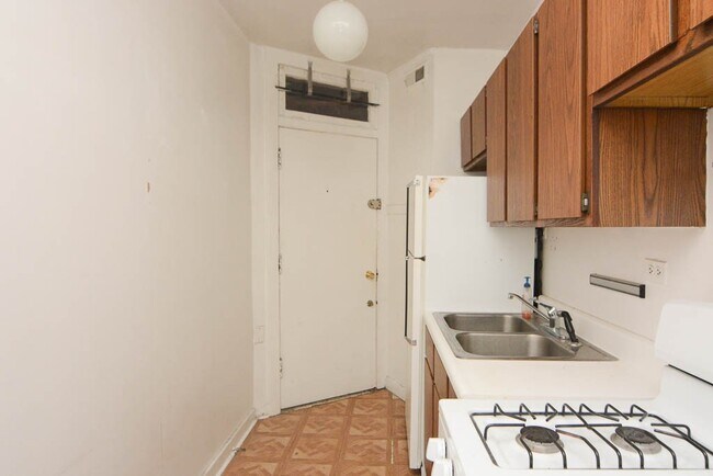 Photo - 3011 N Racine Ave Unidad 4