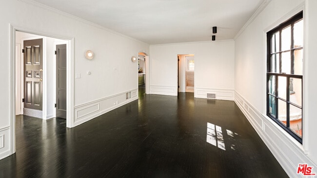 Photo - 1954 Hillcrest Rd Unidad 8