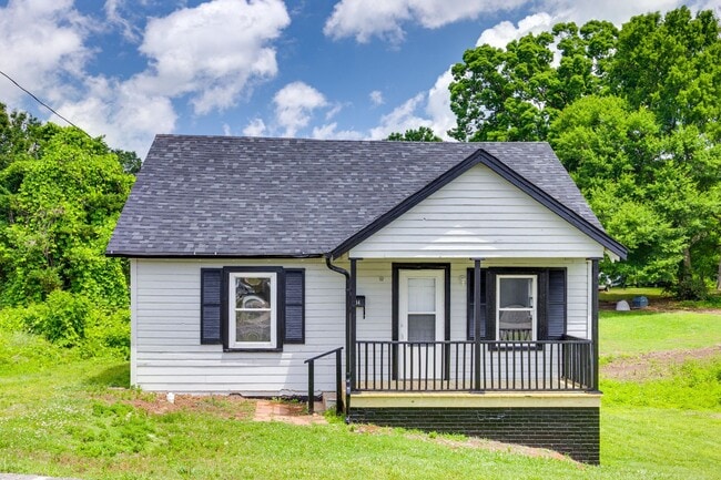 Cute 2 bedroom 1 bath home in Gastonia. - Cute 2 bedroom 1 bath home in Gastonia.