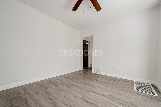 Photo - 3232 Dix Ave