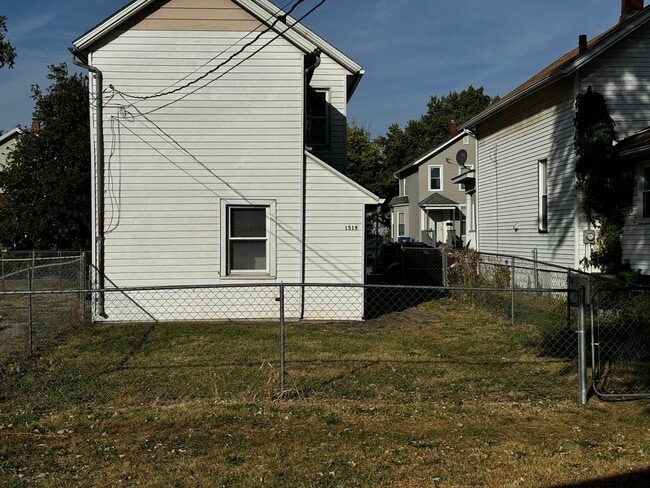 Photo - 2 bedroom house with garage!