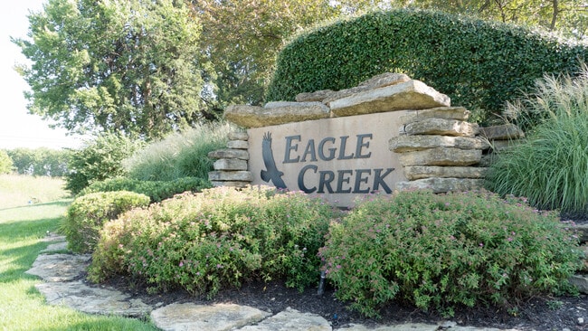 Entrada al vecindario - Eagle Creek Townhomes