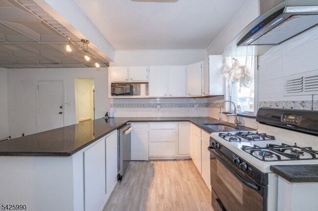 Photo - 12 Garfield Ave