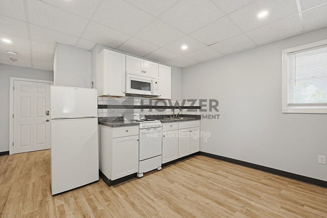 Building Photo - 127 Park St