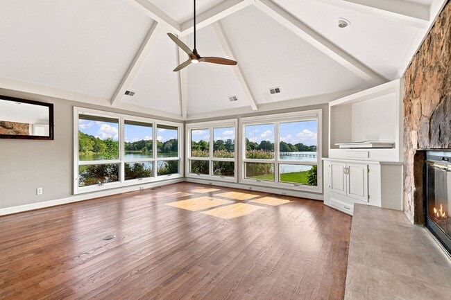 4421 Carlton Ct