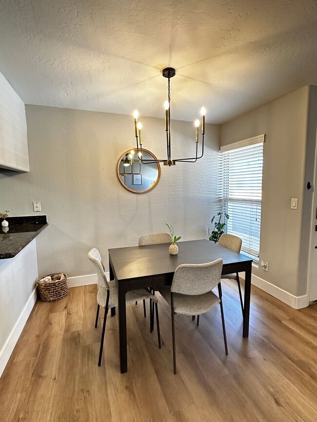 Photo - FULLY FURNISHED 1 BEDROOM 1 BATHROOM CONDO UPDATED HEART OF THE VALLEY