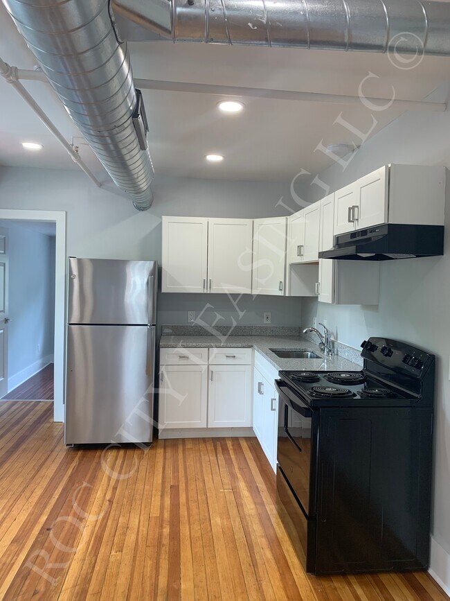 Building Photo - 965 Monroe Ave Unit Apt 3