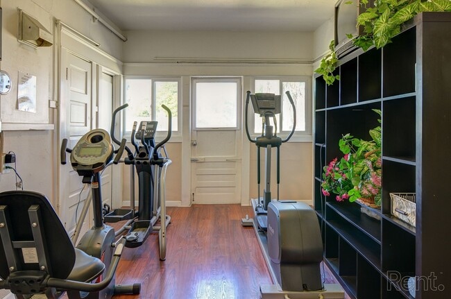 Photo - The Anderson - Live in the heart of Hillcr...