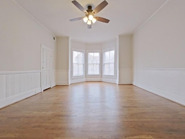 Photo - 304 Oakwood St