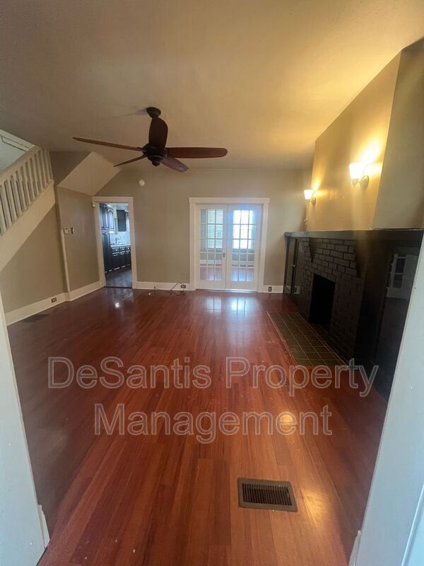 Photo - 913 Russellwood Ave