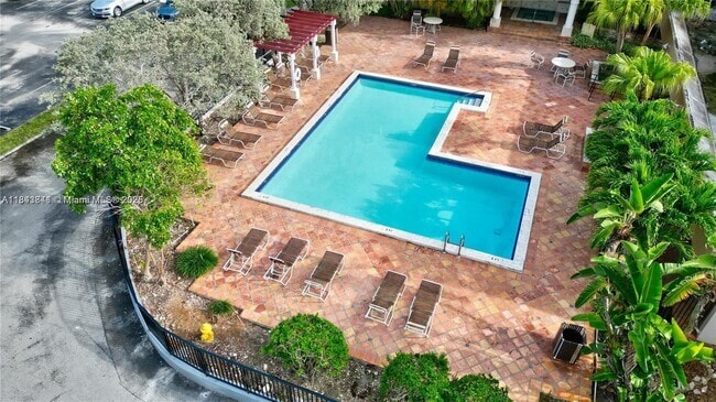 Building Photo - 10431 N Kendall Dr Unit D312 Rental