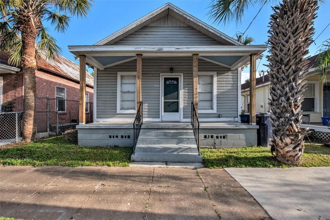 Photo - 2317 W Chestnut St House