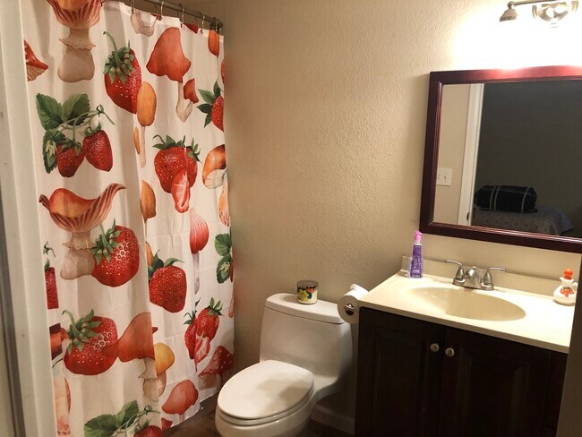 full bath with tub - 387 Cajetan St