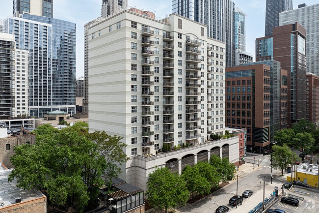 Photo - 21 W Chestnut St