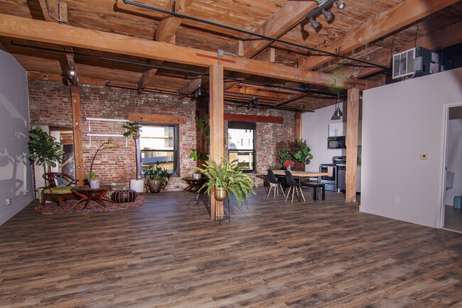 The Newberry Lofts / Artist Loft Apartments - The Newberry Lofts / Artist Loft Apartments