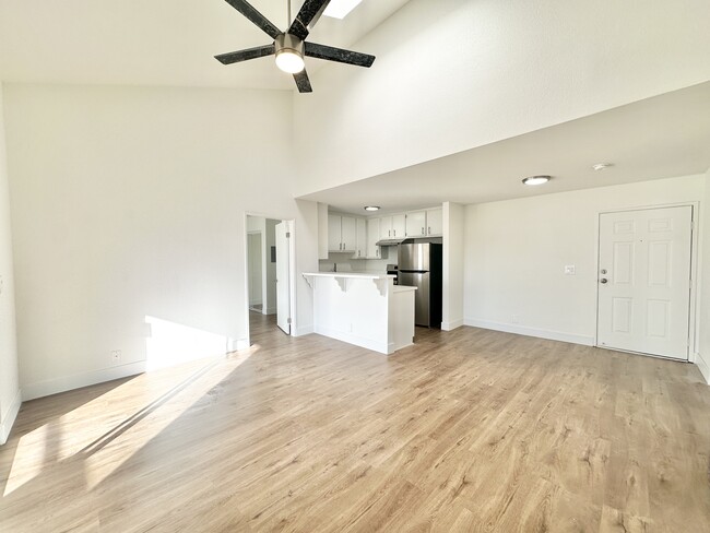 Photo - 332 Lime St Unit 10