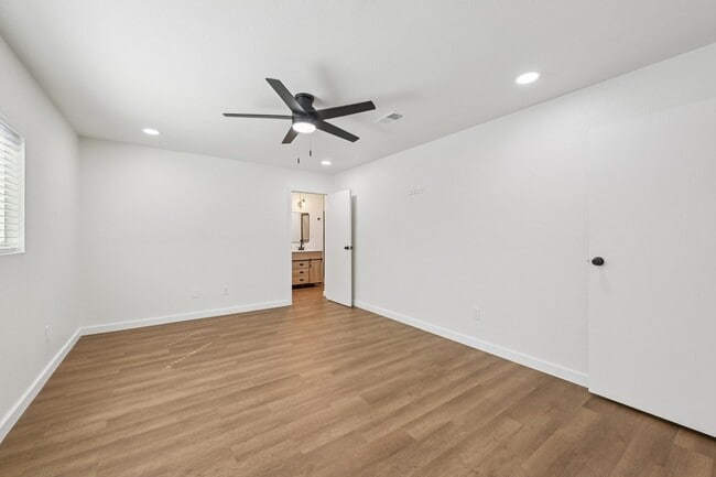 Building Photo - 14 Fiddleleaf Ct