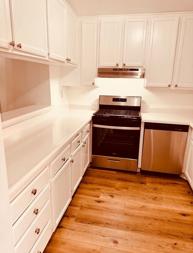 Building Photo - 415 S Verdugo Dr Unit 115