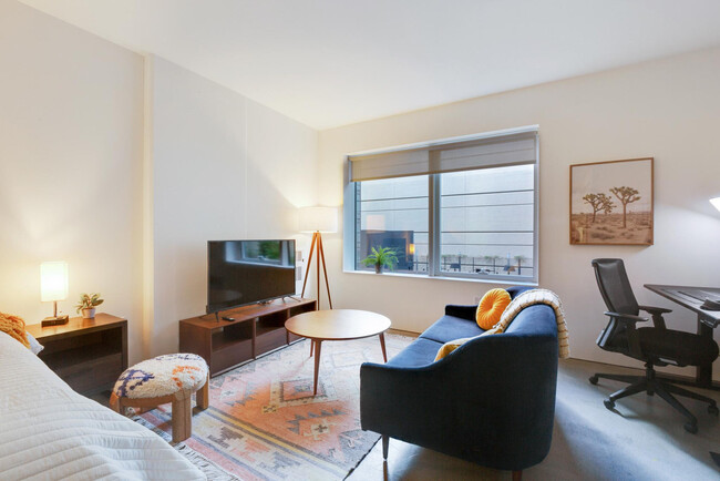 Building Photo - 18 10th St Rental