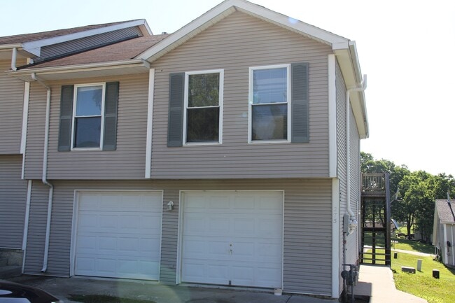 Building Photo - 275 Hazel Ct