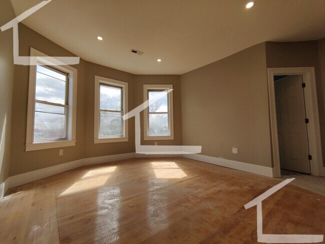 Photo - Huge 4 bed in Somerville