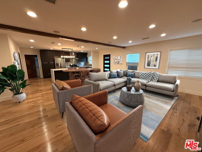 Building Photo - 5757 Vesper Ave