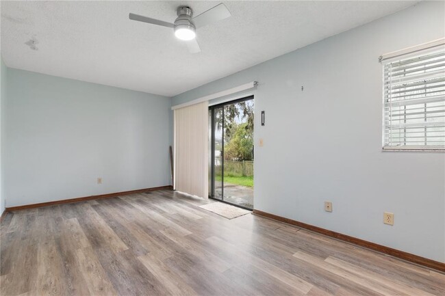 Photo - 503 E Lakeshore Dr House