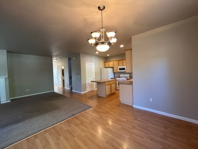 Photo - MOVE IN SPECIAL!   4 Bedroom / 2.5 Bathroo...