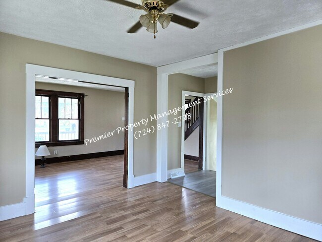 Photo - 407 Bridge St