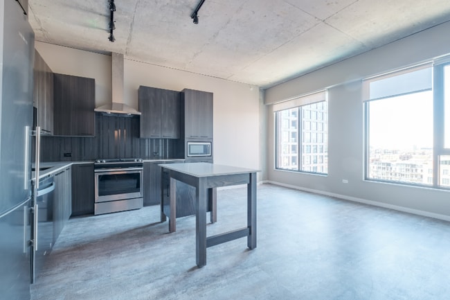 Building Photo - 32 N Sangamon St Rental