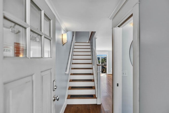Photo - Spacious 3 Bed 2.5 Bath Townhome with Views and Two Parking Spaces – First Hill/Capitol Hill