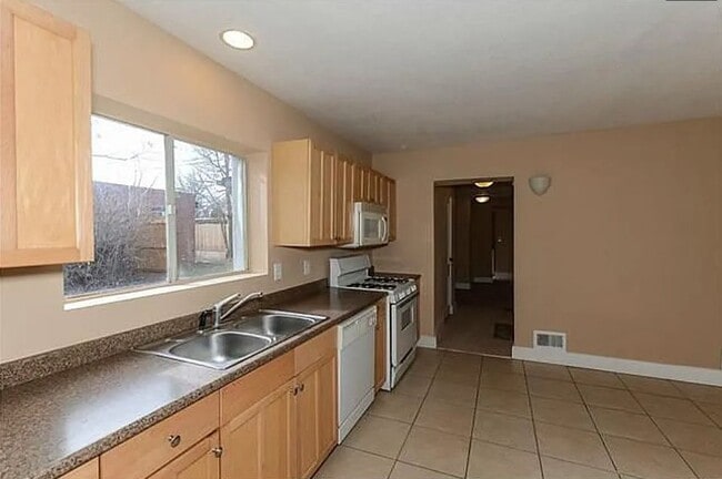 Photo - 2735 N Cook St