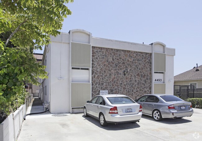 4453 North Ave