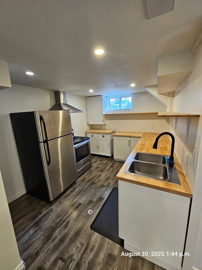 Building Photo - 7 Falesy Av