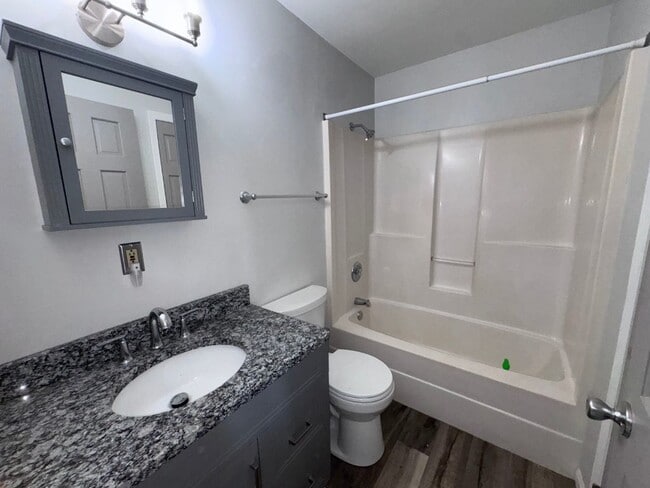 Photo - 1353 Lakeview Ave