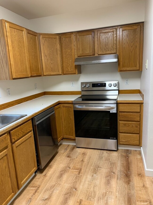 Building Photo - 3 Bdrm, 1 & 1/2 Ba | Muldoon & E 36th Ave ...