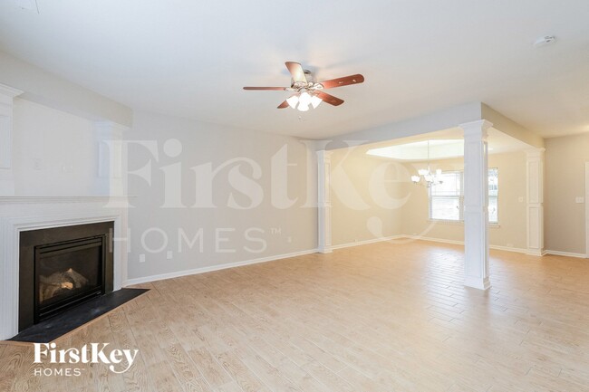 Photo - 5519 Pinebrook Ln