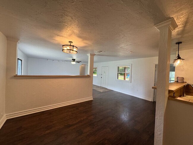 Photo - GORGEOUS! 5 Bedroom, 3 Bathroom Home in Deland!