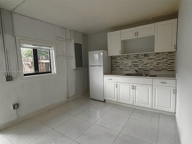 Building Photo - 17252 SW 149th Pl Unit 0