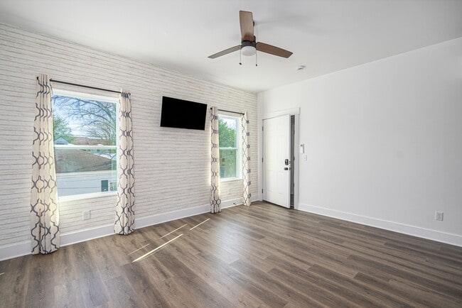 Photo - 637 E Anderson St