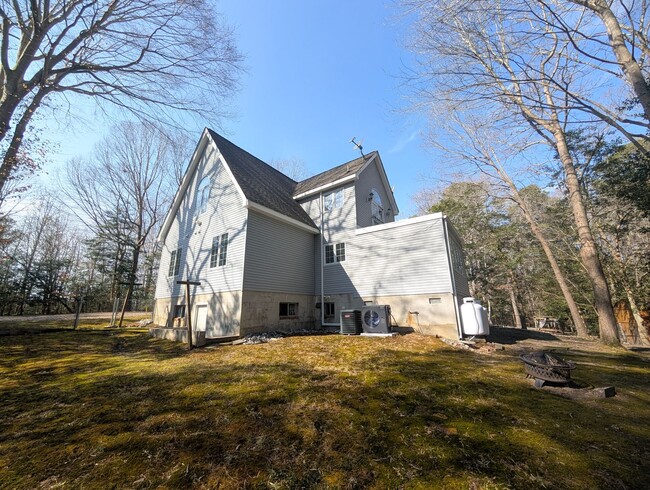 Photo - 8522 Croaker Rd