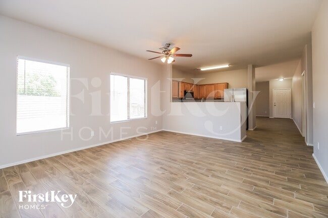 Photo - 521 E Red Rock Trail